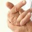 شکستن مکرر انگشتان دست باعث آسیب بافت نرم مفصل
