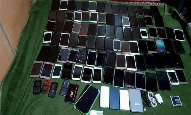 بازداشت یک زن پس از سرقت ۹۶ دستگاه موبایل زائران اربعین