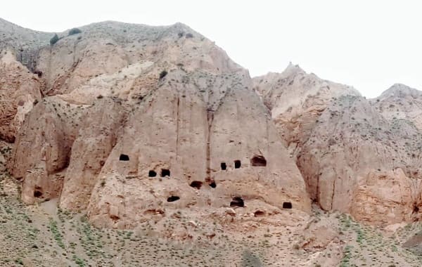 نخستین شواهد از وجود استودان، گور دخمه و مقبره در البرز میانی